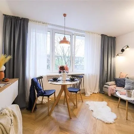 Designer With Bedroom Near Old Town Dubois Apartment