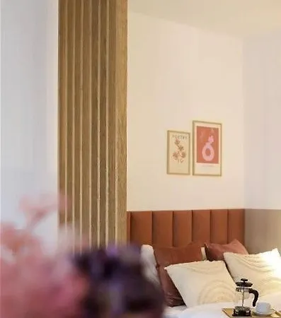 Designer With Bedroom Near Old Town Dubois *