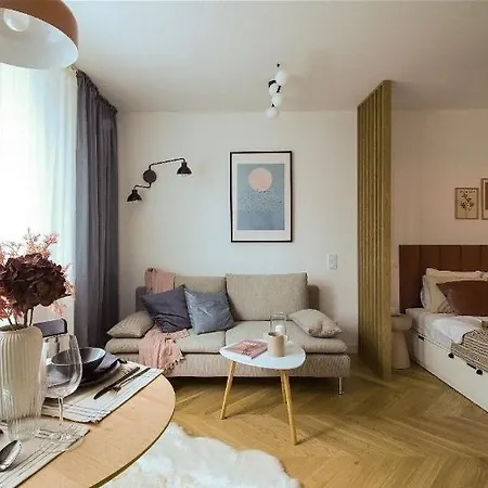 Designer With Bedroom Near Old Town Dubois Apartment